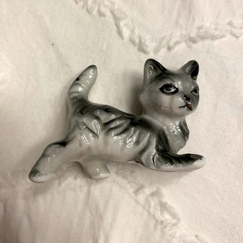 Porcelain cat shelf figurine Kitty shadow box approximately 2”.   #16